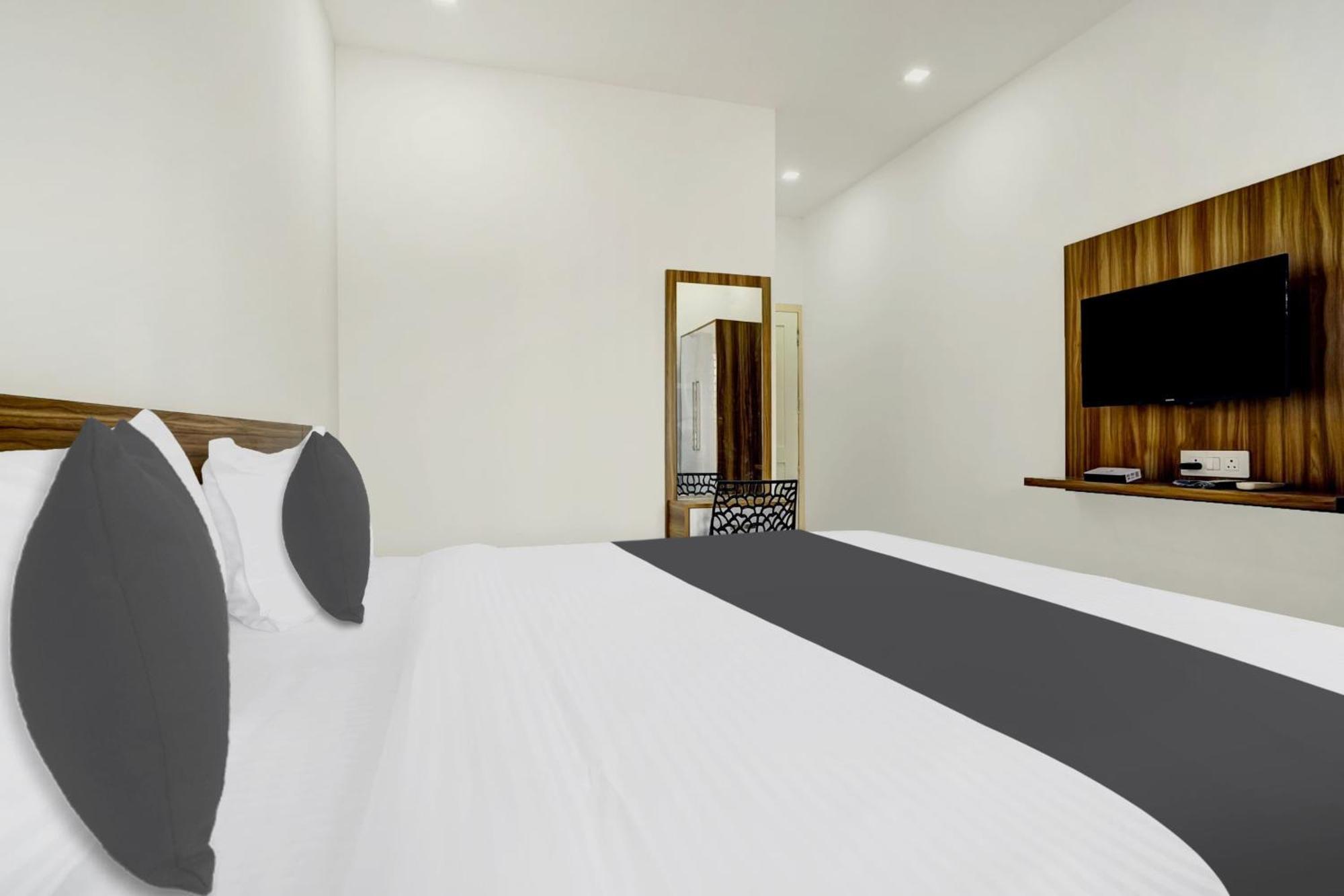 Hotel O Grand Parassini Pappinisseri ภายนอก รูปภาพ